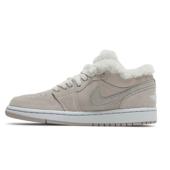 NEW Wmns Air Jordan 1 Low SE 'Sherpa Fleece', Size: W9 / M7.5 - Picture 2 of 12